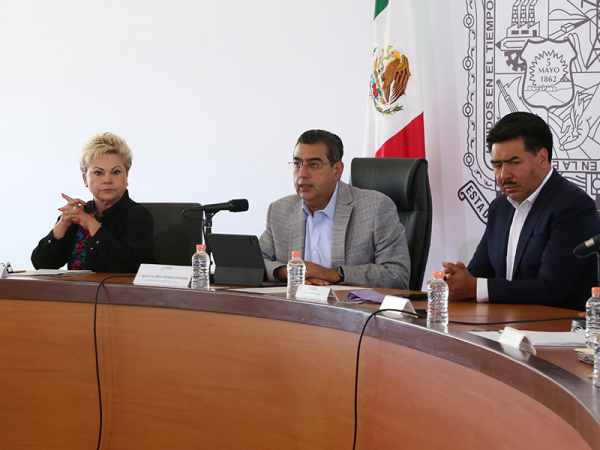 Beneficia gobierno de Puebla al magisterio con el fortalecimiento salarial