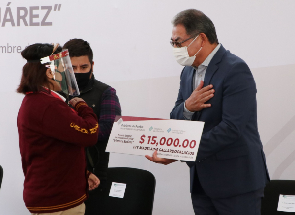 Entrega SEP reconocimientos de Premio Estatal de la Juventud “Vicente Suárez”